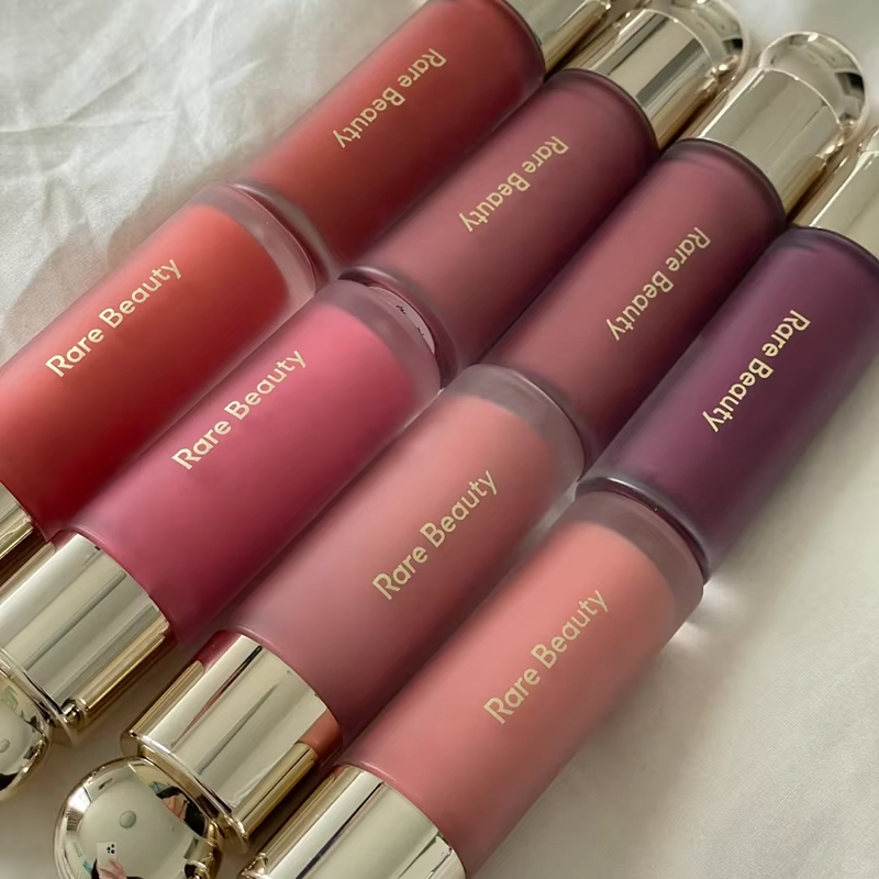 Rare Beauty Blush Liquido Effe - Lip Gloss Plumping recensione e prezzo