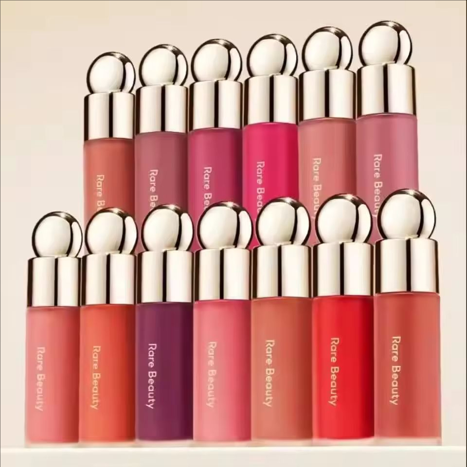 Rare Beauty Blush Liquido Effe - Lip Gloss Plumping recensione e prezzo